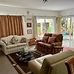 Two Bedroom Villa With Private Swimming Pool And Garden In Almadies
