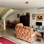 Two Bedroom Villa With Private Swimming Pool And Garden In Almadies