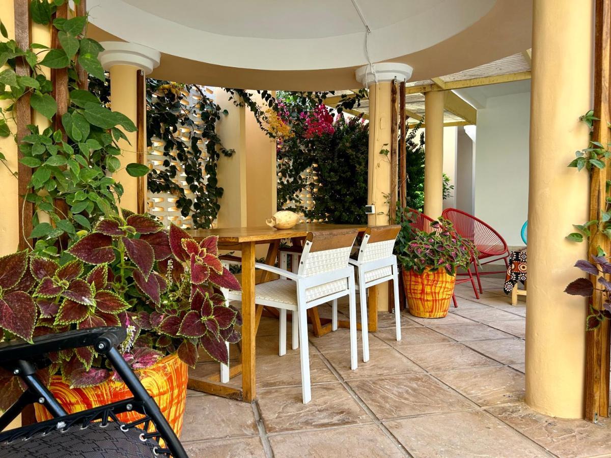 Villa Two Bedroom With Private Swimming Pool And Garden In Almadies