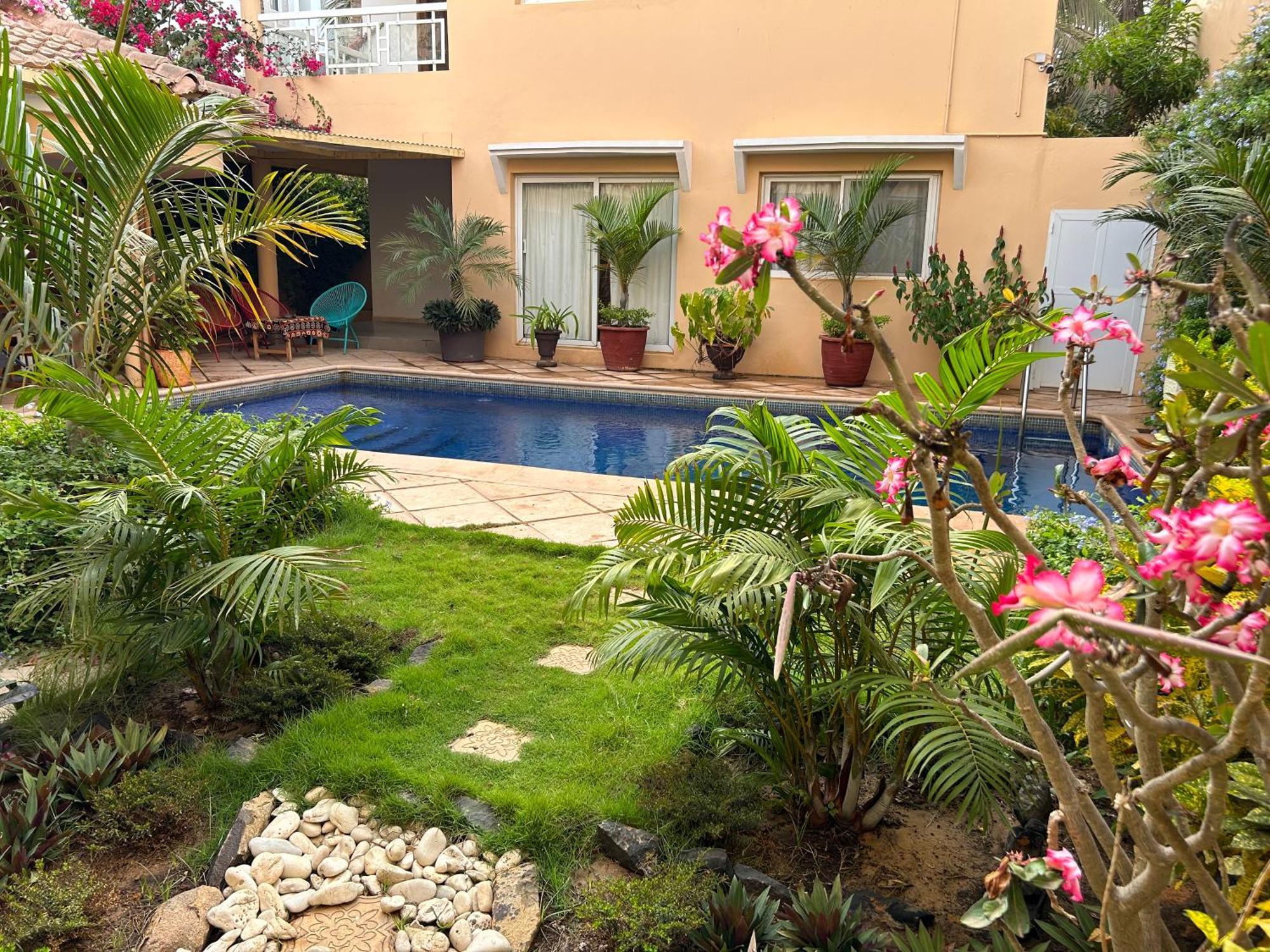 Villa Two Bedroom With Private Swimming Pool And Garden In Almadies