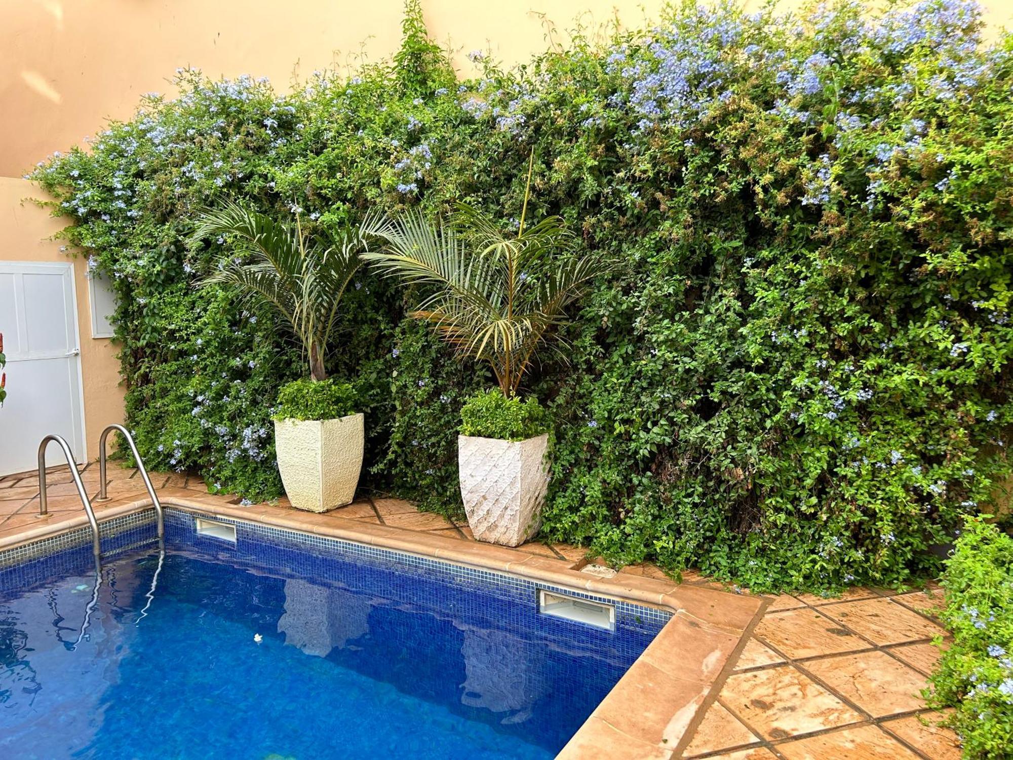 Villa Two Bedroom With Private Swimming Pool And Garden In Almadies *